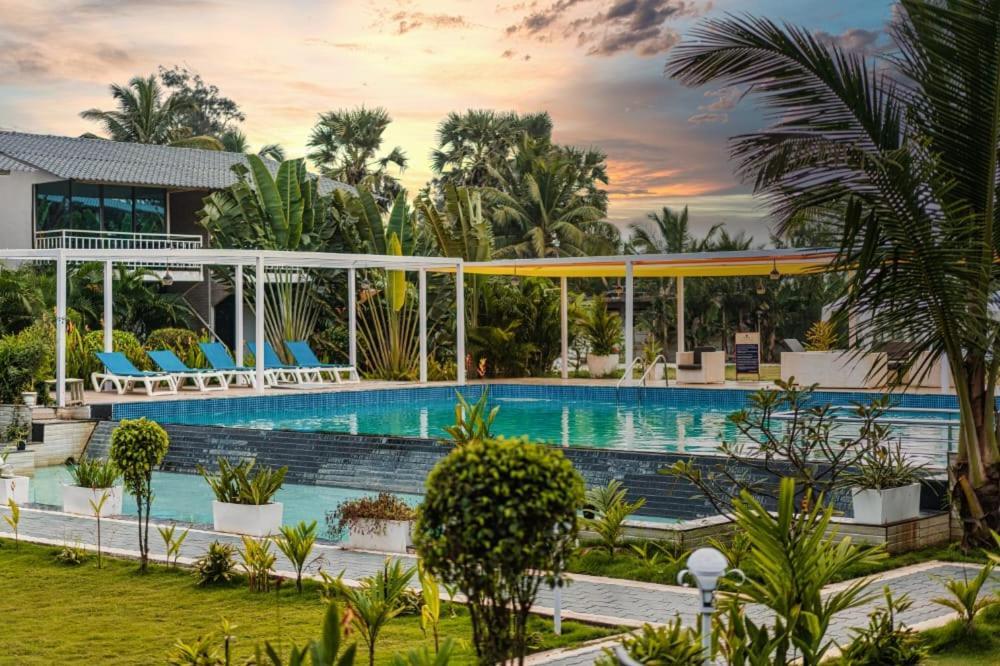 Foxoso La Beach Resort & Spa Velha Goa Exterior foto
